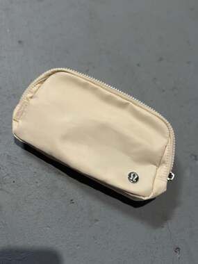 Lululemon Everywhere Belt Bag 1L in Cream